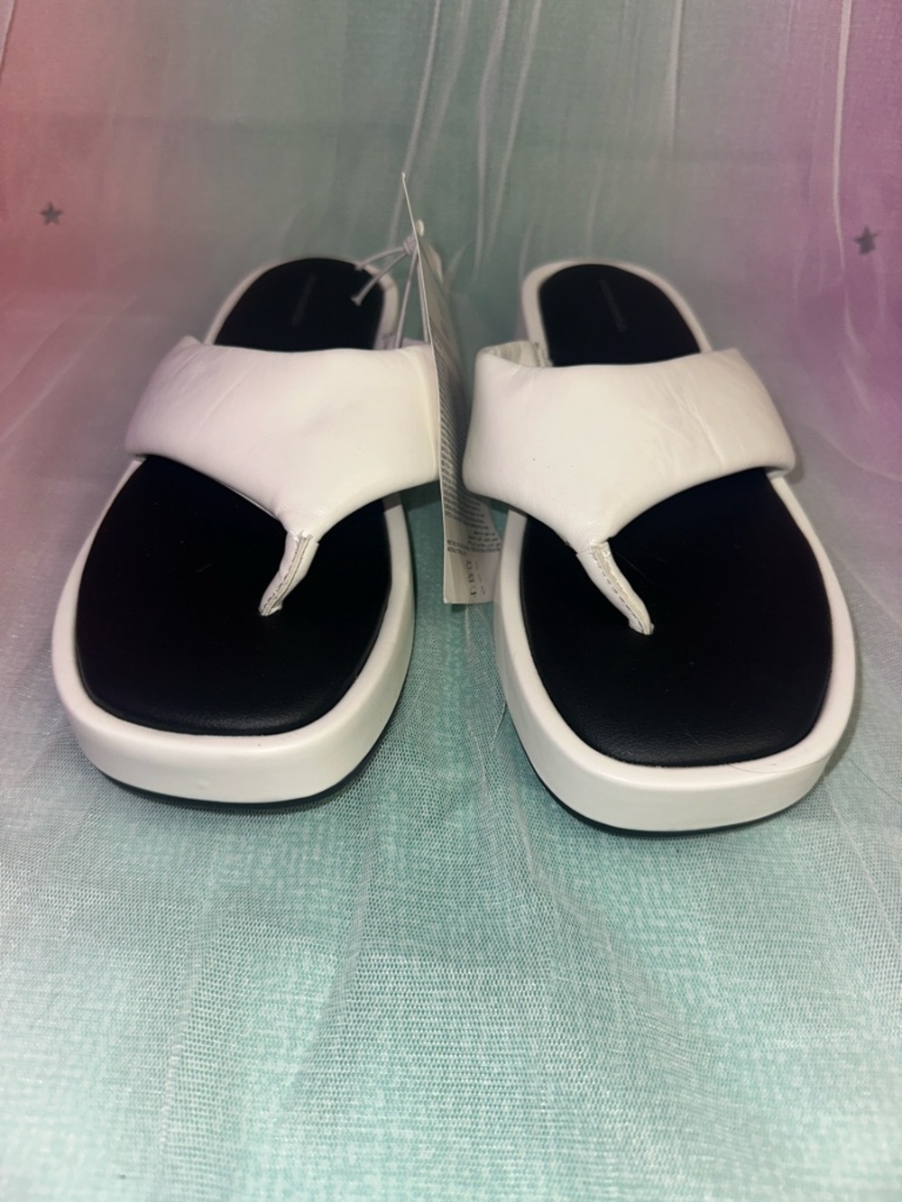Amazon Essentials White & Black Padded Toe-Post Platform Sandals